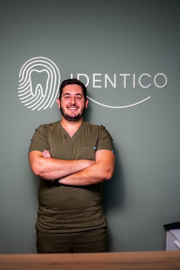 dr Nemanja Šobot, doktor stomatologije – Identico