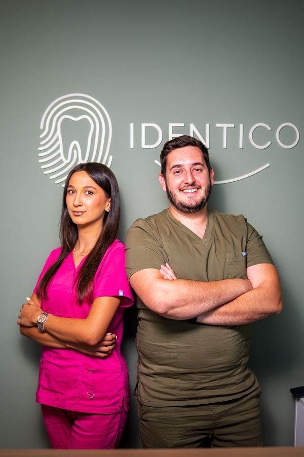 Tim ambulante Identico ispred logotipa